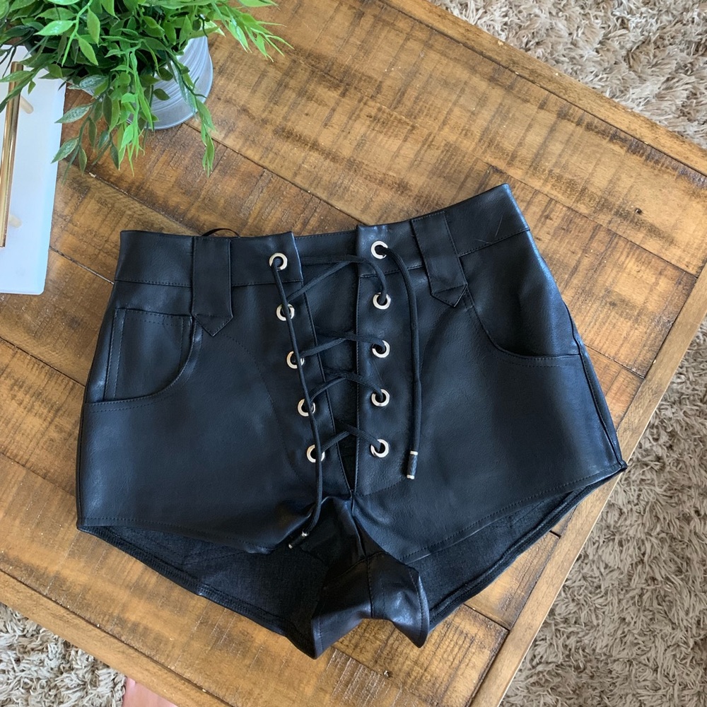 NEVER WORN Skylar Lace Up Shorts